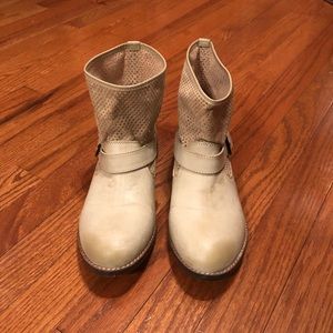 Women’s Esprit Ankle boots in Cream color